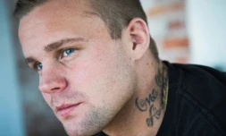 Kimmie Ahlen, un ancien néonazi suédois à Kristinehamn en Suède le 22 mars 2017