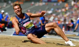 Le Français Kévin Mayer lors de l'épreuve du saut en longueur du décathlon à l'Euro d'athlétisme, le 7 août 2018 à Berlin