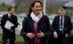 La ministre de l'Environnement SégolÚne Royal aux Mureaux, dans les Yvelines, le 5 février 2016