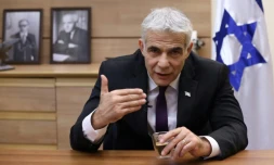 Le chef de l'opposition en Israël, Yaïr Lapid, donne une interview à l'AFP dans son bureau à la Knesset à Jérusalem, le 14 septembre 2020 