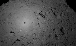 Photographie reçue le 3 octobre 2018 de la sonde japonaise Hayabusa2 survolant l'astéroïde Ryugu et publiée par l'Agence japonaise d'exploration spatiale JAXA. AFP PHOTO / JAXA
