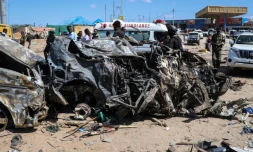 L'épave de la voiture piégée à Mogadiscio qui a fait 79 morts et 150 blessés dans la capitale somalienne, le 28 décembre 2019