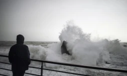 La tempête Gabriel est attendue dans quarante-et-un départements placés jusqu'à mercredi matin en vigilance orange