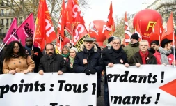 Le leader de la CGT Philippe Martinez (2e en partant de la gauche) et le secrétaire général de Force ouvrière Yves Veyrier (2e en partant de la droite), en tête ed la manifestation du 10 décembre 2019 à Paris