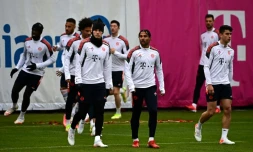 Les joueurs du Bayern Munich Benjamin Pavard, Serge Gnabry et Marc Roca à l'entraînement le 1er novembre 2021, à la veille de leur match de Ligue des champions contre le Benfica Lisbonne