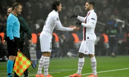 L'attaquant parisien Edinson Cavani remplace son coéquipier Mauro Icardi lors du match PSG-Galatasaray au Parc des Princes, le 11 décembre 2019