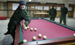 Des rebelles séparatistes prorusses dans leur baraquement à Mariïnka, près de Donetsk, dans l'est rebelle de l'Ukraine, le 9 février 2017