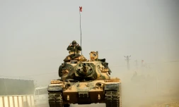 Un char syrien à 5 kms de la ville-frontiÚre de Karkamis le 25 août 2016