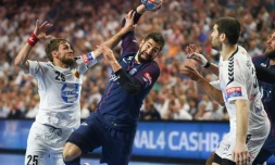 Le joueur du PSG Nikola Karabatic (c) lors de la victoire pour la 3e place de la Ligue des champions face au Vardar Skopje à Cologne