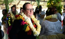 François Hollande lors d'une cérémonie de bienvenue le 22 février 2016 à Wallis