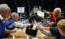 Des bulletins de vote sont comptés à Belfast, le 23 juin 2016