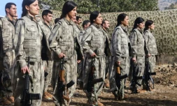 Combattants du PKK lors d'une cérémonie à Kandil, dans le nord de l'Irak, le 26 octobre 2025