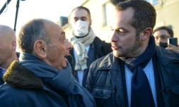 Le candidat d'extrême droite à la présidentielle Eric Zemmour (Reconquête!) et Nicolas Bay (ex-RN) à Port-en-Bessin, en Normandie, le 19 février 2022