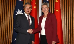 Le ministre chinois des Affaires étrangÚres Wang Yi et son homologue australienne Penny Wong, lors d'une visite du chef de la diplomatie chinoise en Asutralie, le 20 mars 2024 à Canberra