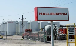 Halliburton et Baker Hughes sont spécialisés dans les services liés au forage ou à la construction des puits et plateformes de pétrole