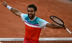 Le Croate Marin Cilic célèbre sa victoire sur le Russe Andrey Rublev en quart de finale du tournoi de tennis de Roland-Garros, à Paris, le 1er juin 2022