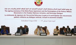 Des participants à la cérémonie de signature d'un accord entre le chef de la junte au Tchad et des factions rebelles, le 8 août 2022 à Doha, au Qatar