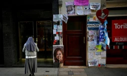 Des messages de soutien à la vice-présidente argentine Cristina Kirchner à l'entrée de sa résidence, le 3 septembre 2022 à Buenos Aires