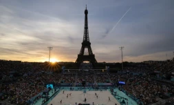 Le site des épreuves de beachvolley à Paris, devant la Tour Eiffel