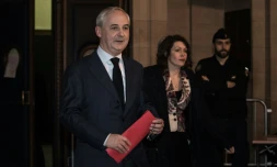 François Pérol, ex-conseiller économique de Nicolas Sarkozy à l'Elysée devenu président du groupe bancaire BPCE, le 15 décembre 2016, après une audience de la Cour de justice de la République à Paris
