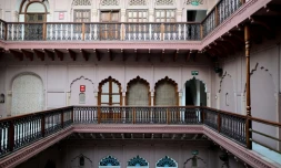 L'intérieur du Dharampura Haveli, un haveli du XVIIIe siÚcle transformé en hÎtel de charme dans le vieux quartier de Delhi, le 2 février 2026 en Inde