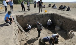 Des archéologistes travaillent sur les vestiges d'un palais Hittite, avec ses céramiques et verreries luxueuses, le 21 septembre 2021 sur le site d'Usakli Hoyuk, en Turquie
