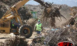Jeudi 2 novembre 2006 -

La plateforme de compostage des déchets verts au Port
