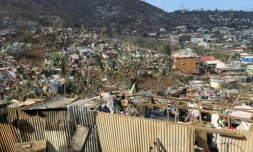 A Mamoudzou, des bâtiments ravagés après le passage en décembre à Mayotte du cyclone Chido, le 8 janvier 2025