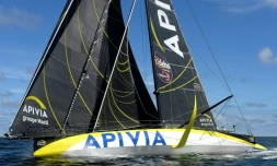 Le monocoque Avivia, barrĂ© par le navigateur français Charlie Dalin, lors d'une sortie en mer, le 19 juin 2020 au large de Port-la-ForĂȘt, avant la course du VendĂ©e-Artique-Les-Sables d'Olonne