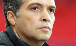 Luis Castro avant le quart de finale de Coupe de France remporté par Dunkerque face à Brest le 26 février 2025. Arrivé aux commandes du club nordiste en septembre 2023, l'entraîneur portugais prône un football ambitieux et joueur parce que, explique-t-il, "Quand on commence le foot, la première chose qu'on aime, c'est le ballon, pas courir ou défendre"