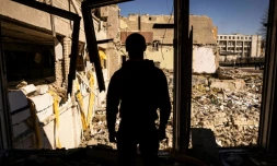 Dans les ruines d'une école bombardée à Jitomir, dans le nord de l'Ukraine, le 23 mars 2022