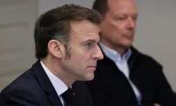 Le président Emmanuel Macron participe au palais de l'Elysée, à Paris, à une réunion en visioconférence de pays alliés de l'Ukraine, le 15 mars 2025