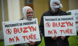 Manifestation contre "les assassins des l'hÎpitaux et ma ternités publics", au Blanc (Centre), le 14 novembre 2019