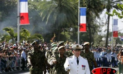 Image du défilé du 14 juillet 2005 sur le Barachois à Saint-Denis