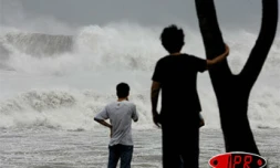 Samedi 24 février 2007 

Le cyclone Gamède génère une très forte houle sur les côtes Nord et Ouest de La Réunion