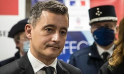 Gérald Darmanin à la rencontre de policiers le 31 décembre 2020 à Nanterre