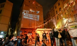 Rassemblement rue d'Aubagne Ă Marseille le 4 novembre 2019 en hommage aux personnes mortes dans l'effondrement de deux immeubles un an plus tĂŽt