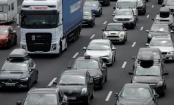 Embouteillage sur l'autoroute A7 près d'Orange, dans le sud-est de la France, le 16 août 2024