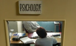 "Ces fantasmes, ça me pourrit la vie. Je veux pas finir comme un pervers". Longtemps seul face à ses pulsions envers les enfants, Bastien est désormais suivi. Mais la prise en charge thérapeutique des pédophiles reste balbutiante face aux réticences de la société