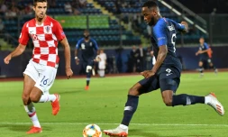 L'attaquant des Bleuets Moussa Dembélé (d) buteur lors du match face à la Croatie lors de l'Euro le 21 juin 2019
