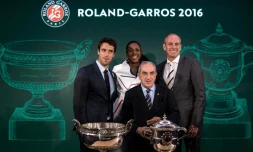 Le président de la FFT Jean Gachassin entouré par Tony Estanguet, Marie-José Pérec et Guy Forget avant le tirage au sort de l'édition 2016 de Roland-Garros, le 20 mai à Paris