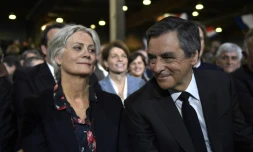 François Fillon (d) et son épouse Penelope Fillon, le 29 janvier 2017 à Paris