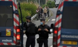 Des gendarmes postés à Redon, en Ille-et-Vilaine, où une rave party illégale a donné lieu à des affrontements avec les forces de l'ordre, le 19 juin 2021