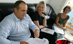 Mercredi 30 novembre  2005

Selon une enquête présentée par les associations de lutte contre le SIDA, un séropositif sur deux est victime de discrimination à La Réunion