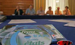 Mercredi 28 septembre 2005 -

Lors de la présentation du DVD "l'eau dans tous ses états"