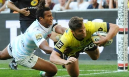 Damian Penaud inscrit un essai pour Clermont face au Racing 92 en demi-finale de Top 14, le 27 mai 2017 à Marseille