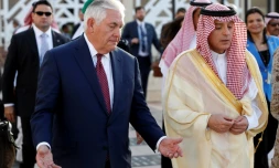 Le secrétaire d'Etat américain Rex Tillerson (à gauche) avec le ministre saoudien des Affaires étrangères Adel al-Jubeir à Ryad, le 22octobre 2017