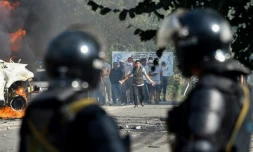 Affrontement entre les partisans de l'ancien président Almazbek Atambaïev et les forces de l'ordre dans le village de Koi-Tash, près de Bichkek, le 8 août 2019 au Kirghizstan