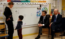 Emmanuel Macron et Jean-Michel Blanquer dans une école parisienne le 27 mars 2018