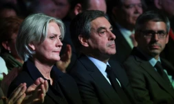 Penelope et François Fillon lors d'un meeting Porte de Versailles à Paris, le 9 avril 2017